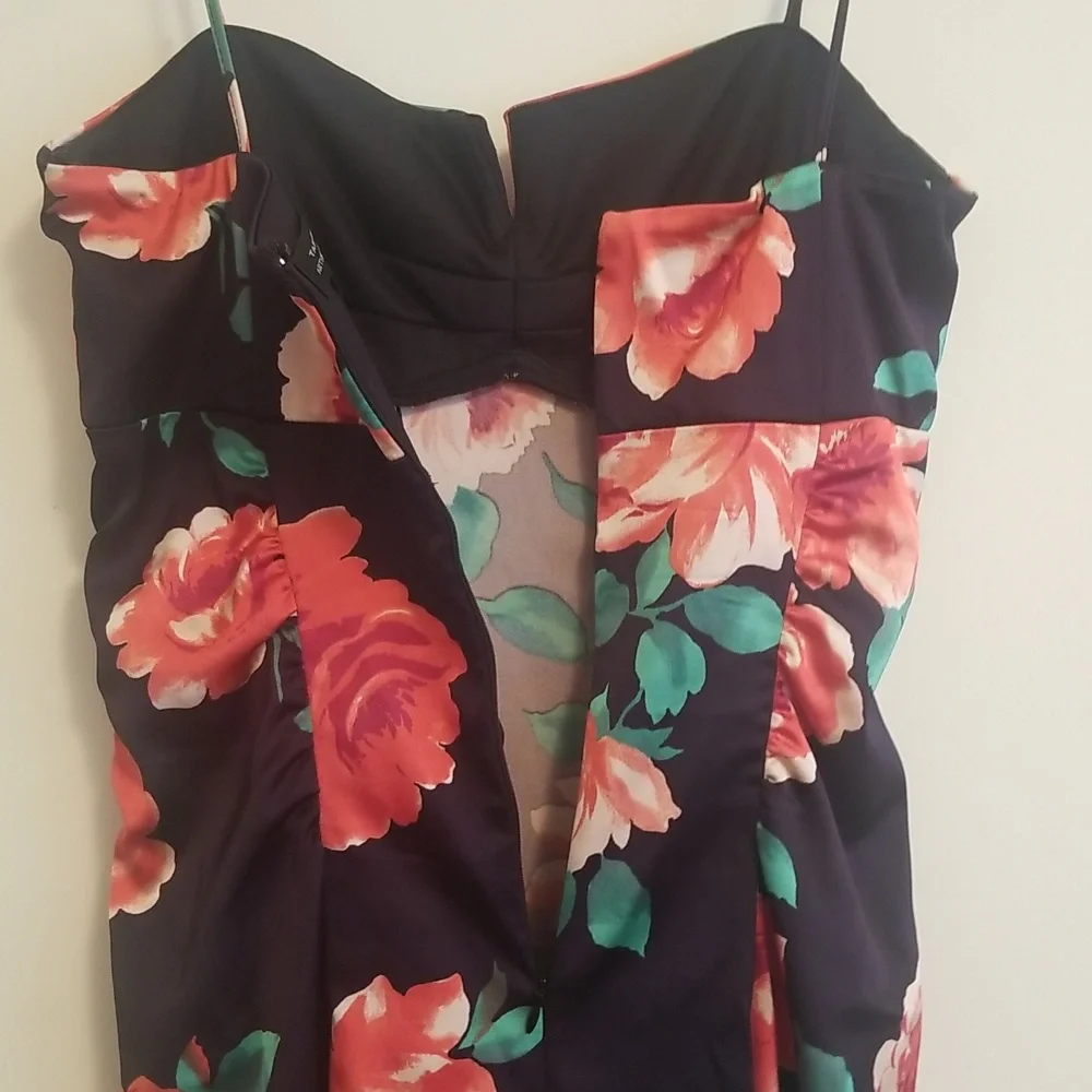 Tahari Arthur S. Levine Rosr Dress - Picture 6 of 7